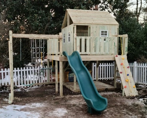 8x8 enclosed fort playset in Northern Virginia