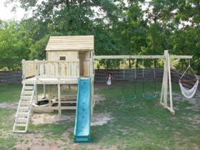 Really great playset in Spring Lake.